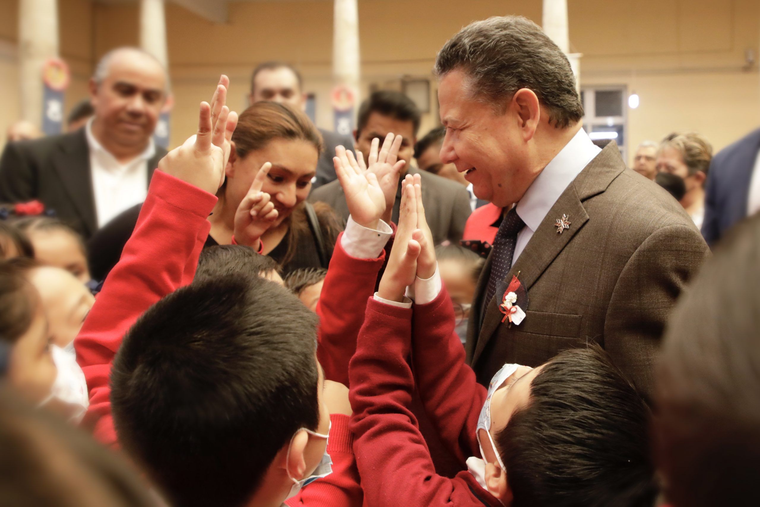 Encabeza Julio Menchaca la conmemoración del 52 aniversario de la primaria Vicente Guerrero