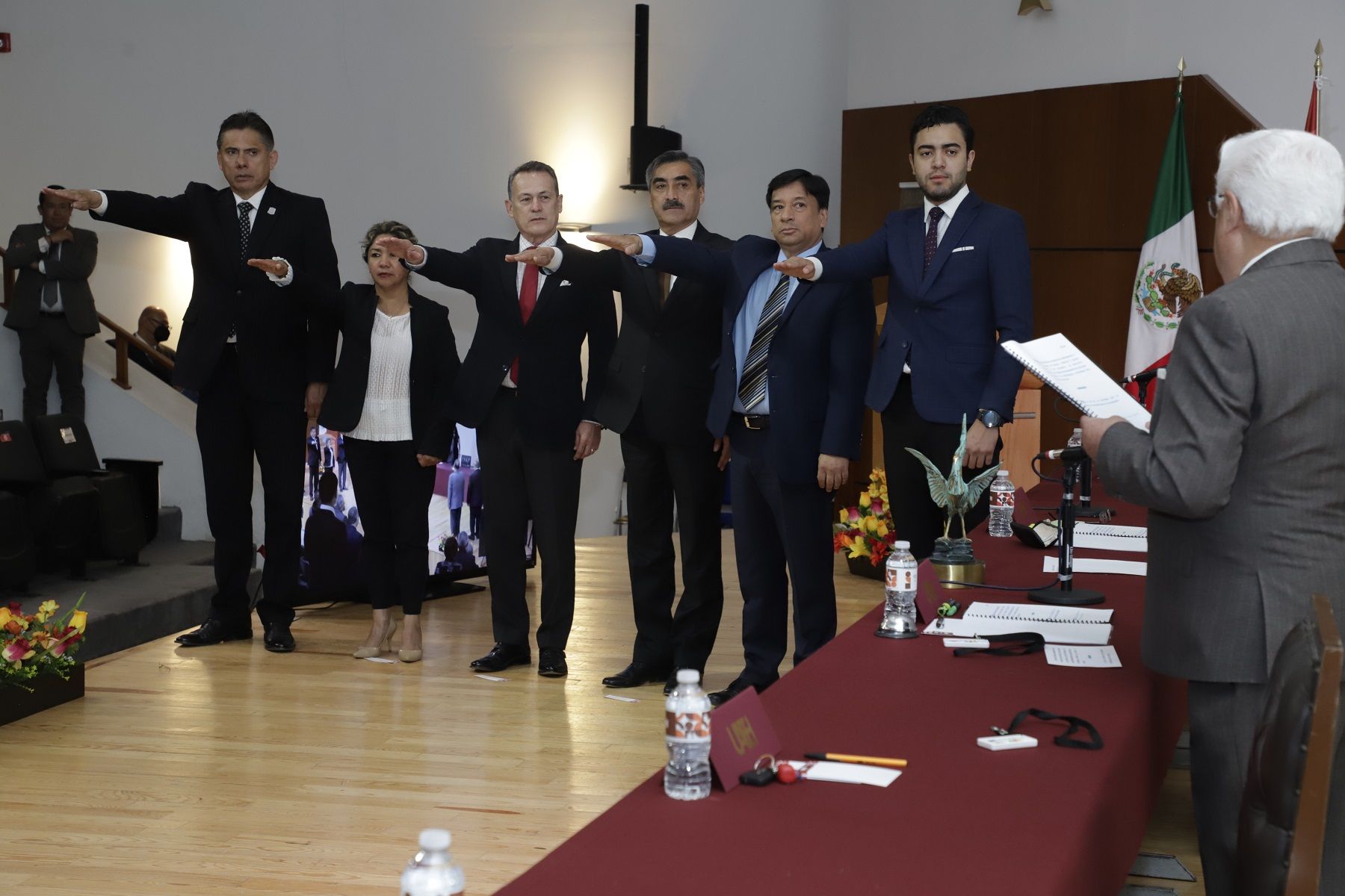 Rinde protesta Junta de Gobierno en UAEH para elección de nuevo rector