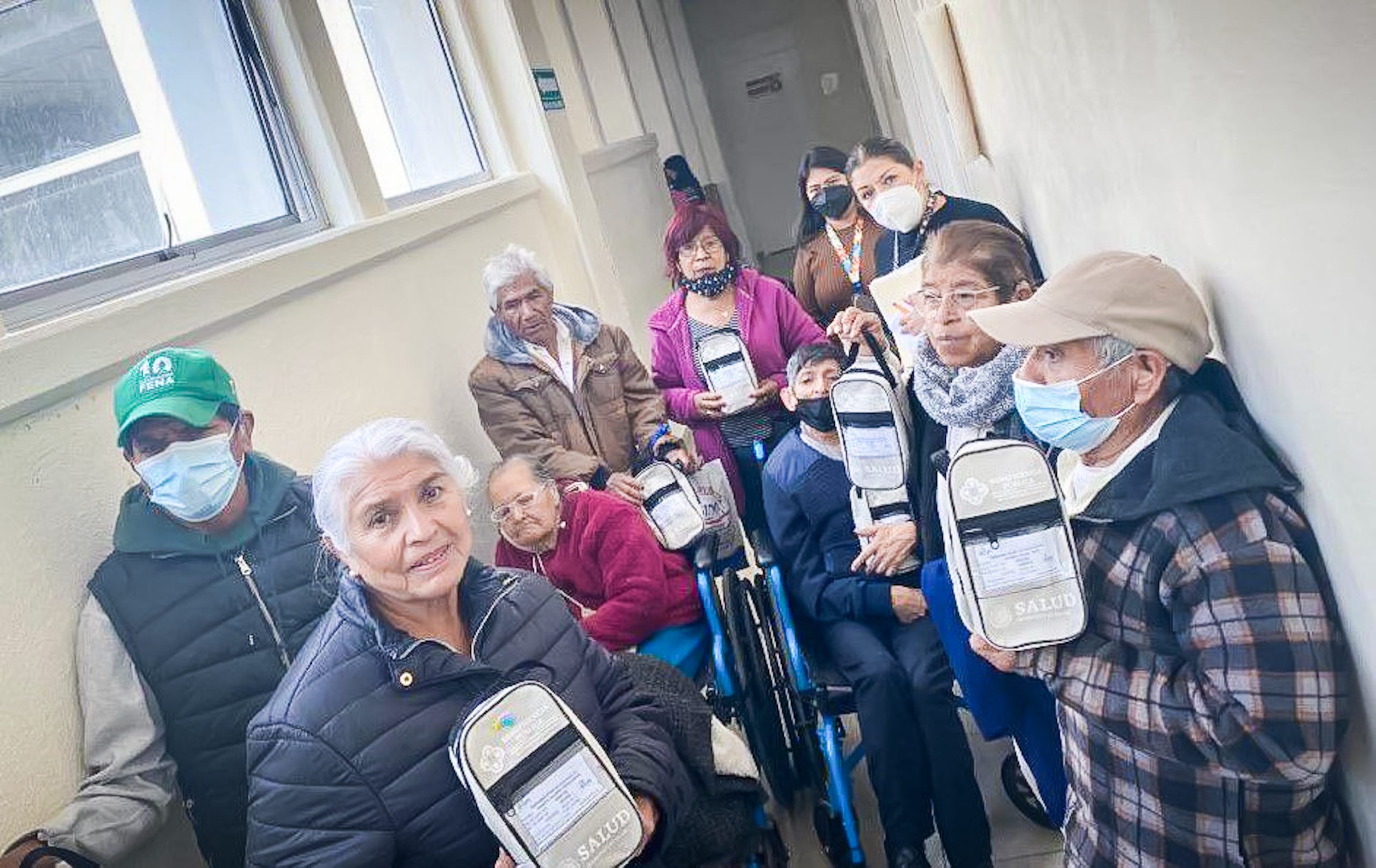Entrega Secretaría de Salud más de mil aparatos auditivos