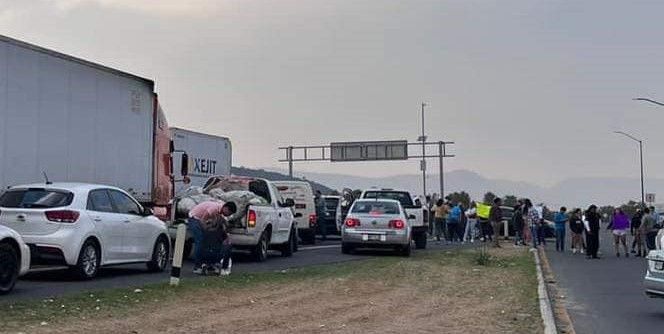 Bloquean la autopista México-Pachuca por desaparición de menor