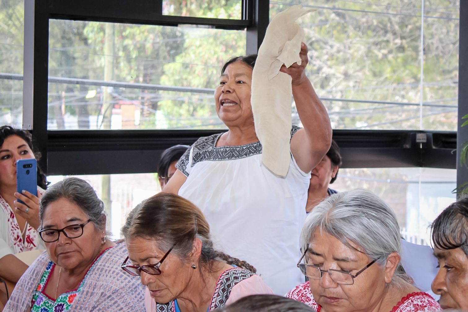 Dialogan con artesanos por registro de muñeca “Nxutsi”