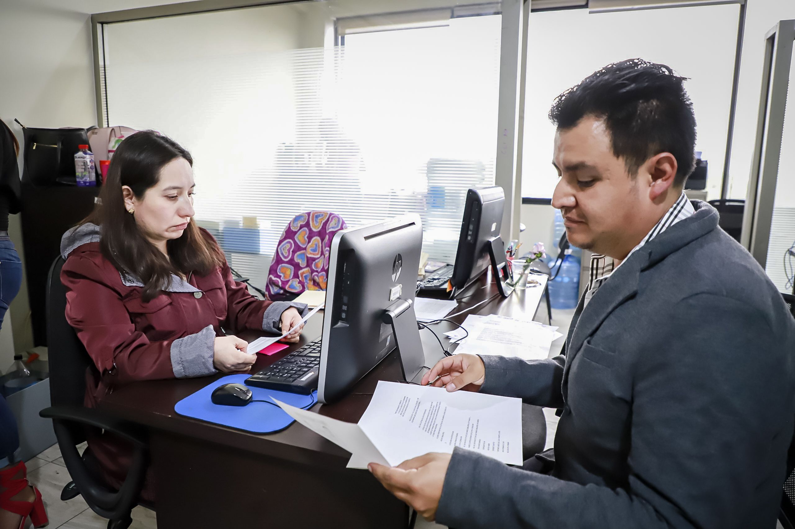 Asesoran a trabajadores por incumplimiento a derechos laborales