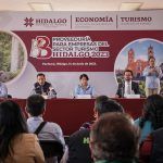 A través del primer “B2B Proveeduría de Empresas del Sector Turismo Hidalgo 2023”, a realizarse el próximo 22 de junio, en Pachuca, se fortalecerá la cadena de proveeduría entre mipymes hidalguenses y empresas compradoras del ramo turístico locales y nacionales. Así lo dio a conocer, en conferencia de prensa, el secretario de Desarrollo Económico, Carlos Henkel Escorza, quien resaltó que hoy turismo y economía van de la mano y ello implica el crecimiento económico de la entidad. “Si los ojos del mundo buscan a Hidalgo, nosotros tenemos que estar preparados, ser competitivos y lograr atraer inversiones pero también tenemos que saber vender lo que nosotros producimos, por ello promovemos estos encuentros de negocios”, puntualizó. El objetivo del evento es la interacción entre compradores y empresas turísticas con proveedores potenciales, para fortalecer sus capacidades productivas, así como las relaciones comerciales entre ellos, facilitando la captación y contratación de prestaciones de servicios turísticos con reuniones B2B, además conferencias especializadas y paneles de expertos. Está dirigido a proveedores de productos y servicios para hotelería, restaurantes, líneas aéreas, cruceros, entre otras con el perfil adecuado y con capacidad para abastecer los requerimientos de productos y servicios que demandan las empresas del sector turismo. Se estima concretar al menos dos mil citas de negocios. Hasta el momento hay 40 compradores registrados de Pachuca, Mineral del Monte, Ixmiquilpan, Tepeapulco, Huasca, Tulancingo, Apan y de Ciudad de México y Estado de México; y, a su vez, 120 proveedores de perecederos, y de los ramos textil, de servicios, químico, eléctrico, de alimentos y bebidas, así como de productos de uso personal. En su oportunidad, la secretaria de Turismo, Elizabeth Quintanar Gómez, mencionó que actualmente Hidalgo cuenta con 711 establecimientos de hospedaje, aproximadamente 14 mil 927 cuartos de hotel y 13 mil 581 restaurantes, por lo que se estima que, a través de estas unidades de negocios, se lograrán establecer compras entre proveedores y empresas de la industria sin chimeneas. “Nos unimos a esta estrategia para hacer cadenas de valor, motivar a las mipymes para fortalecerlas y den paso a su crecimiento y sean generadoras de más fuentes de empleo”, precisó.