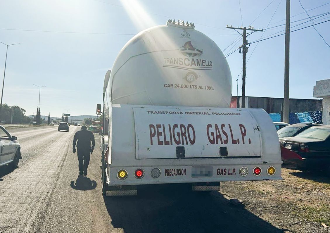 Asegura tractocamión con 13 mil litros de gas LP en la Pachuca-Tulancingo
