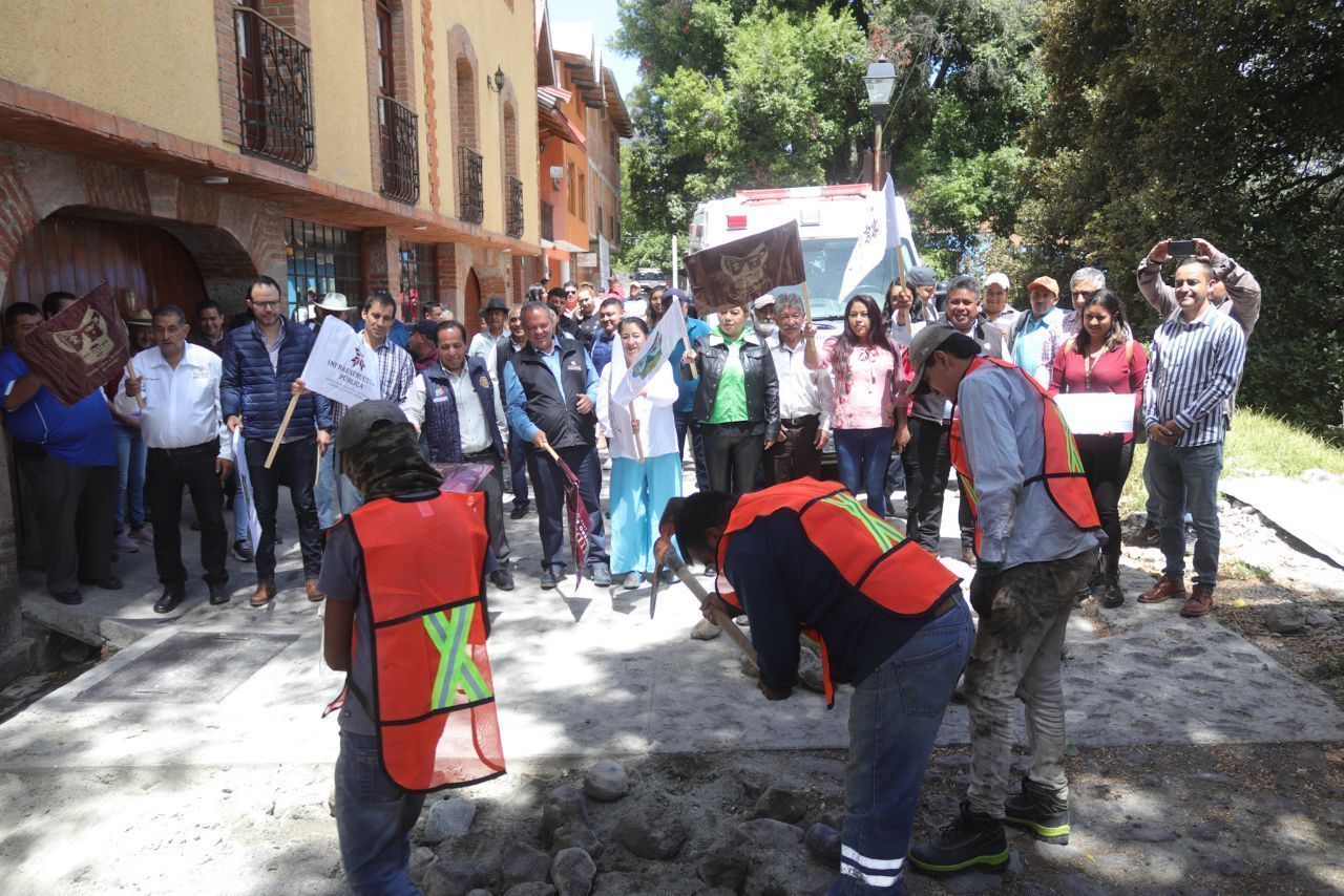 SIPDUS da banderazo a camino empedrado y anuncia 2 obras más en Pueblo Mágico