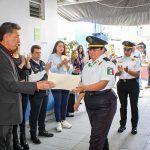 Dan reconocimiento a policías que devolvieron celular en Tuzobús