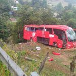 Autobús sale de camino en Molango; al menos 19 lesionados