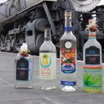 Pachuca albergará la primera Expo Destilados de Pulque Una gran fiesta se vivirá en Pachuca con la primera edición de la Expo Destilados del Pulque Hidalgo 2024, en la que participarán productores de la entidad. Será el 7 y 8 de septiembre en las instalaciones de la feria donde se desarrolle el evento, en el que se prevé la presencia de productores de destilados de pulque de diversos municipios, con el objetivo de mostrar la oportunidad de desarrollo económico que se puede lograr a través del manejo integral del maguey pulquero. Aquí, los amantes de las bebidas podrán disfrutar del sabor único que han impregnado en cada uno de los destilados, que ya han conquistado paladares de otras partes del mundo pues han participado en eventos internacionales. En Hidalgo hay 4 mil hectáreas de magueyes, y un aproximado de 2 mil 500 productores que se dedican a actividades relacionadas con el pulque, sobre todo en Apan, el Valle del Mezquital y la región Otomí-Tepehua. Por ello, se realiza esta exposición para conocer más de sus productos y combinarlo con gastronomía y presentaciones culturales de Hidalgo.