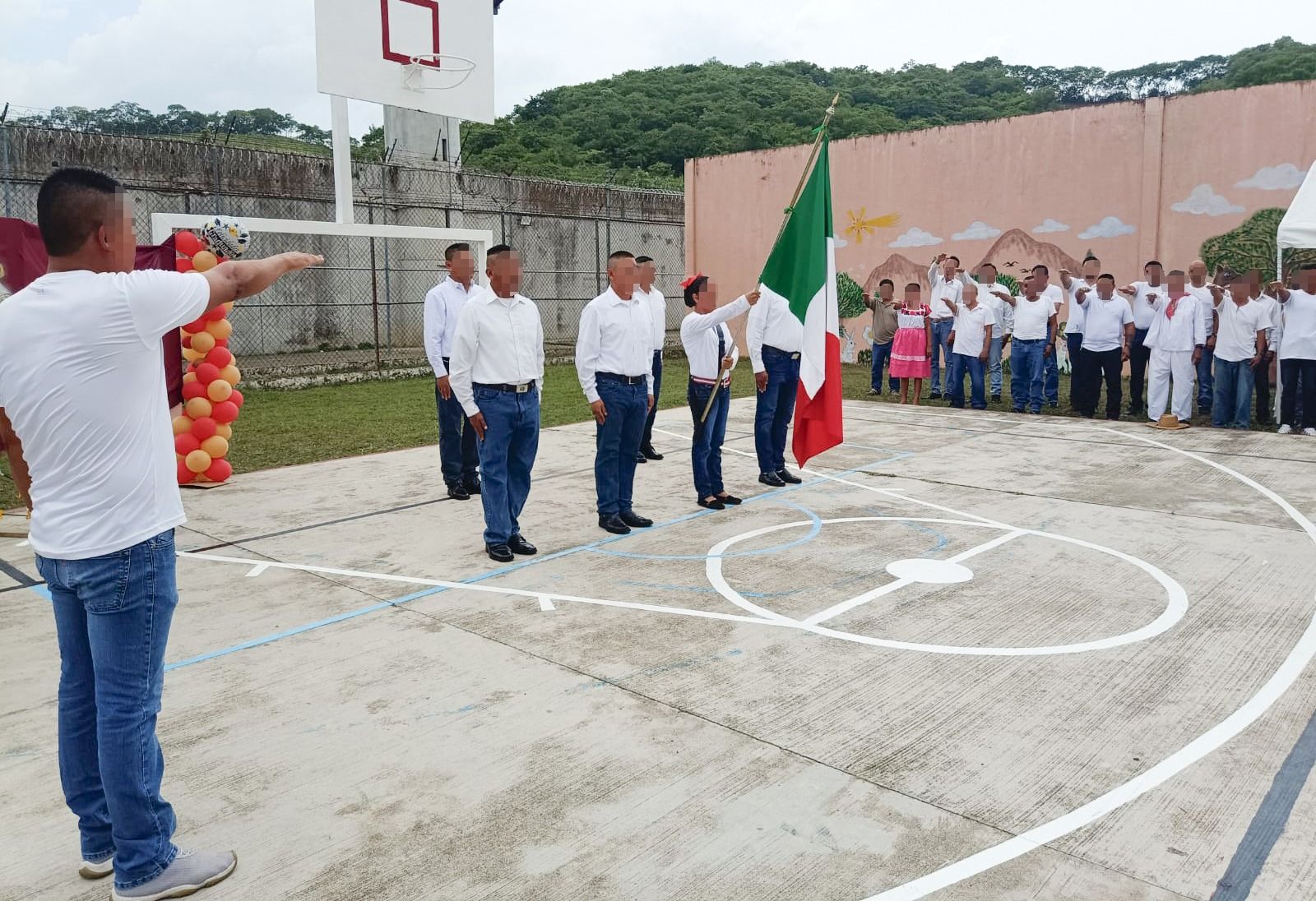 Entregan certificados de estudios y de capacitación a población penitenciaria del Cereso de Jaltocán