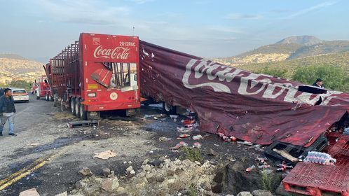 Tráiler de Coca-Cola volcó en Corredor de la Montaña