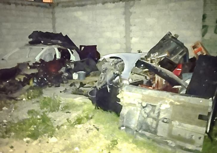 Aseguran predio con autos desvalijados y droga, en Pachuca