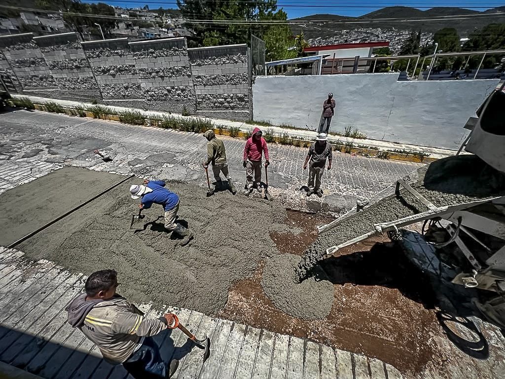 Caasim realiza bacheo y pavimentación en calles de Pachuca