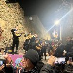 No te pierdas la callejoneada por el barrio mágico El Arbolito
