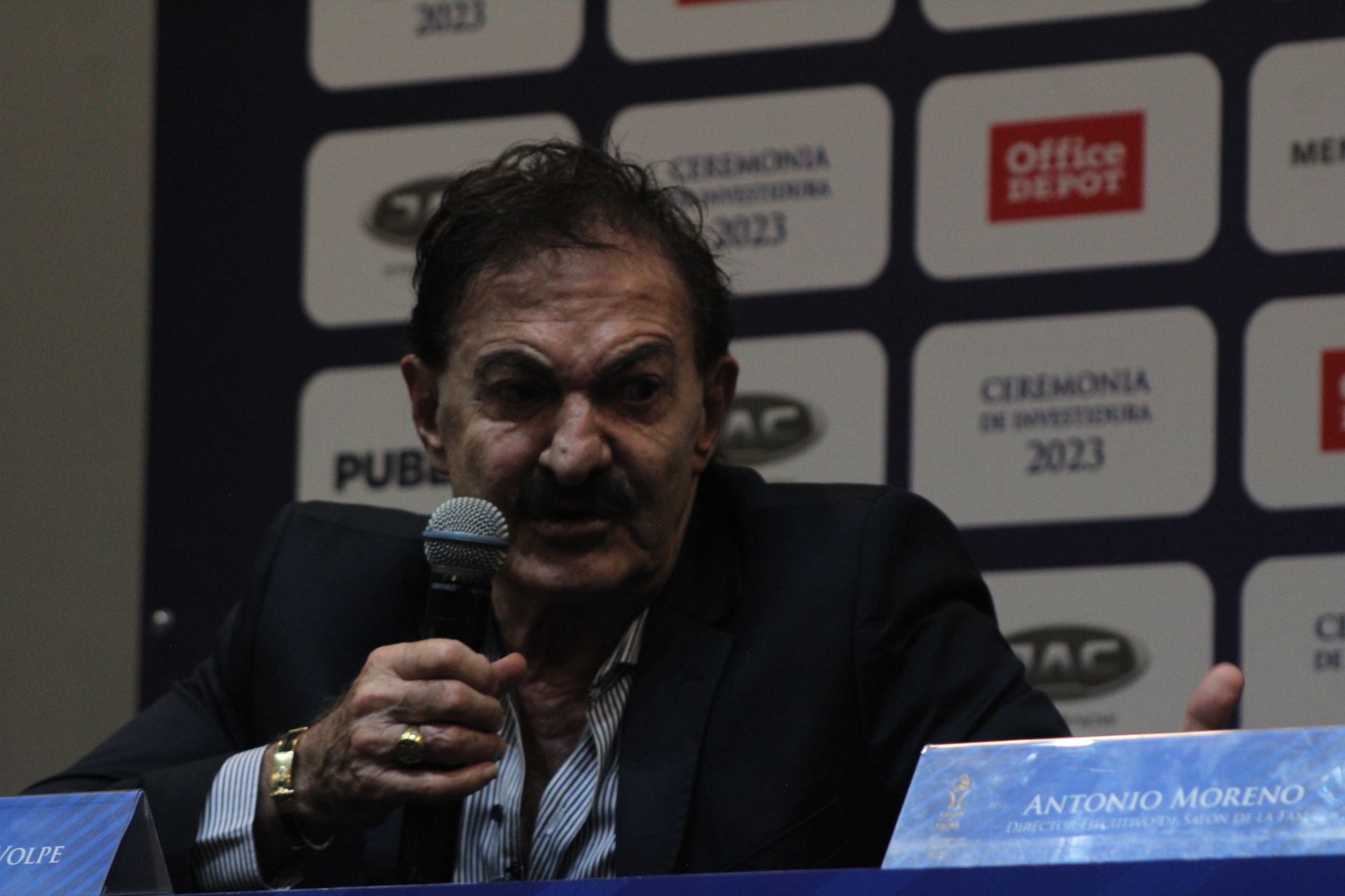 Ricardo La Volpe se define como un docente del futbol
