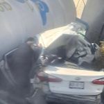 Vuelca pipa y aplasta auto en la México-Pachuca; un lesionado