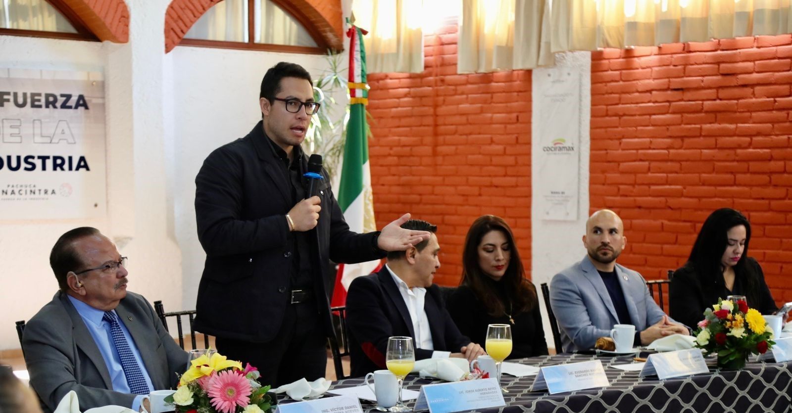 Participa Jorge Reyes en sesión de CANACINTRA