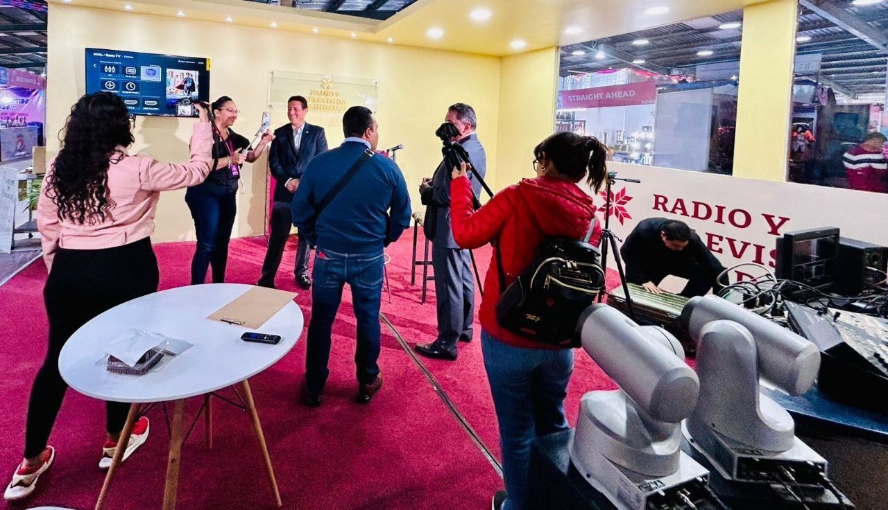 Atienden a la ciudadanía en los módulos institucionales de la Feria de San Francisco
