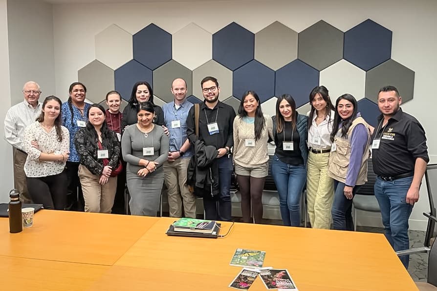 Participa Hidalgo en conferencia internacional sobre polinizadores