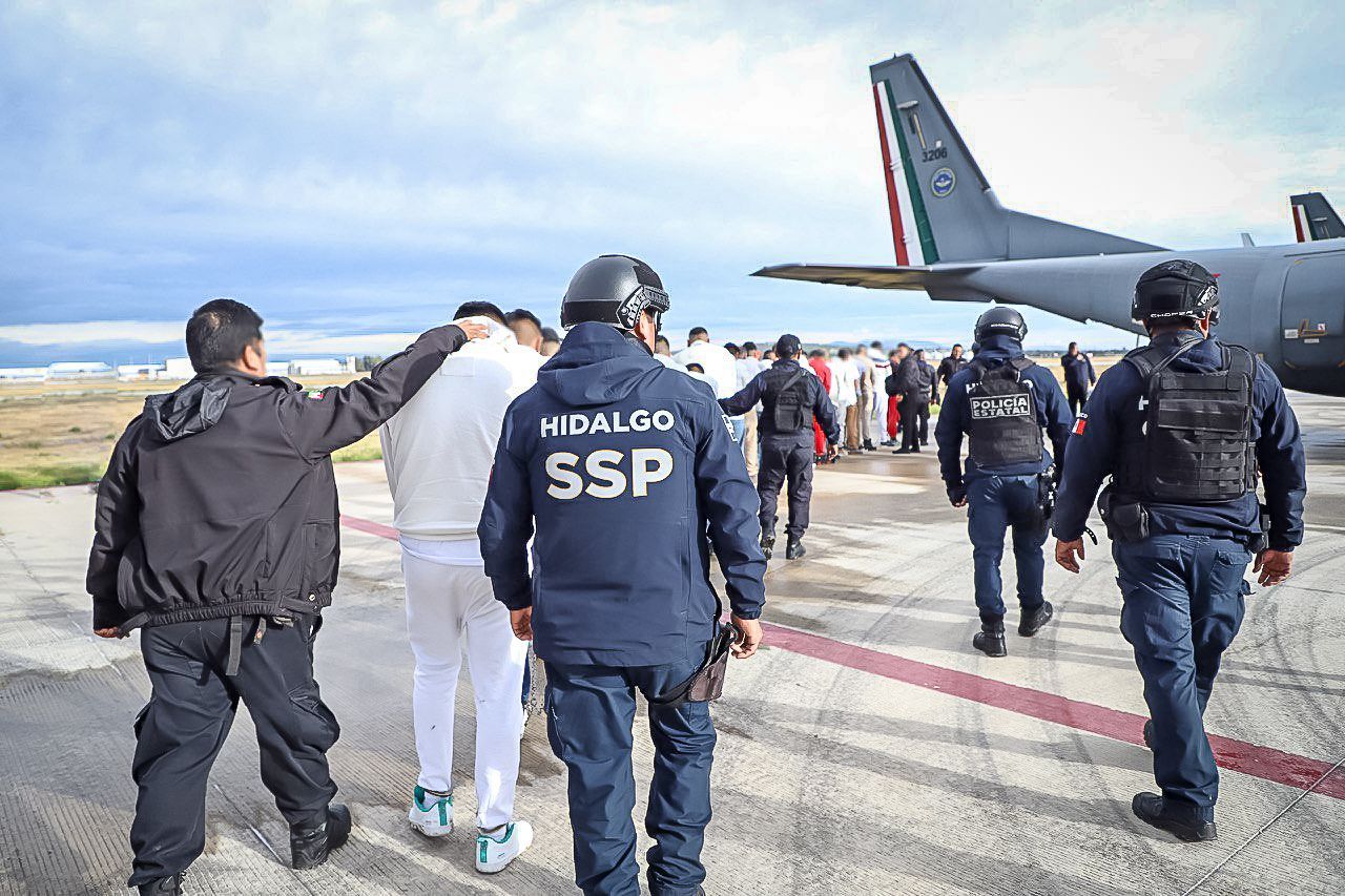 Trasladan a 46 reos de Hidalgo a Ceresos federales