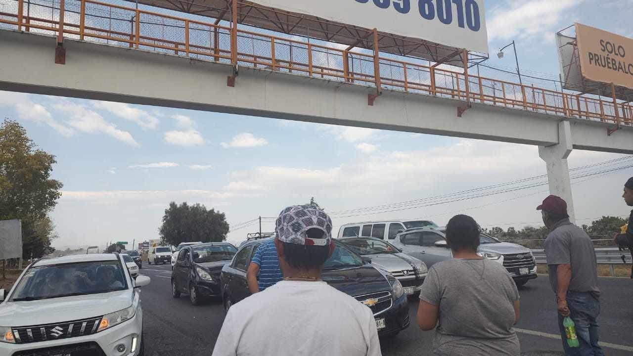 Padres de familia de Zapotlán bloquean nuevamente la México-Pachuca