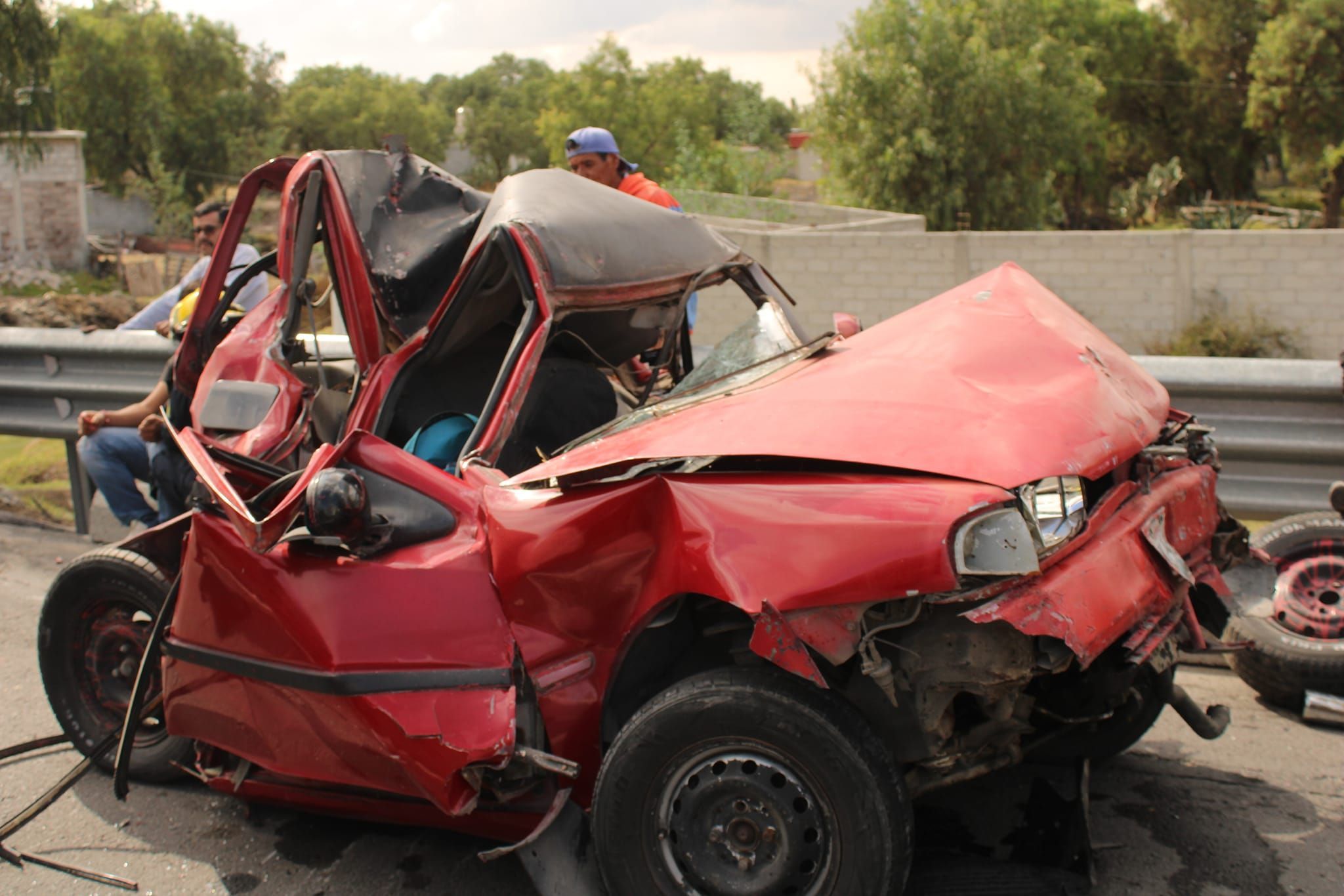 Tráiler impacta a cinco autos sobre la México-Pachuca