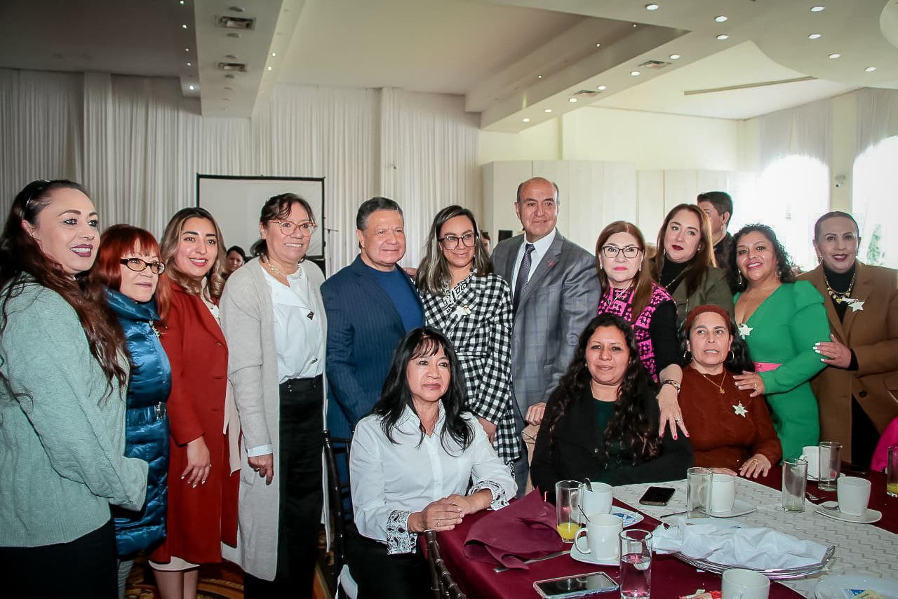 Reconoce Menchaca labor de educadoras durante conferencia del IHE