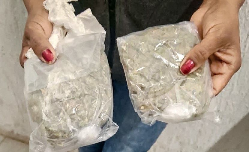 Detienen a mujer por tratar de ingresar presunta droga a Cereso de Pachuca