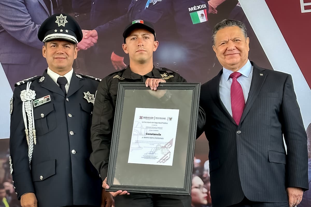 Reconoce Menchaca Salazar esfuerzo y compromiso de policías hidalguenses