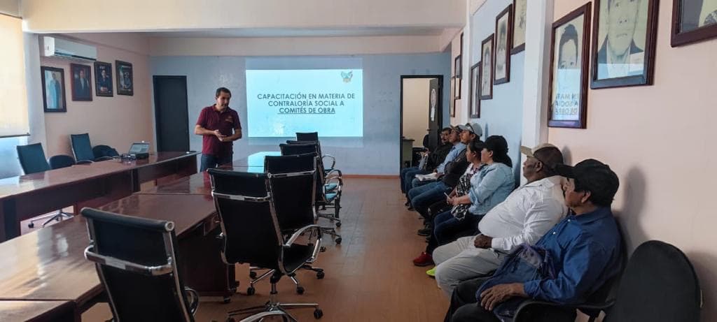 Contraloría brinda capacitaciones en materia de programas sociales