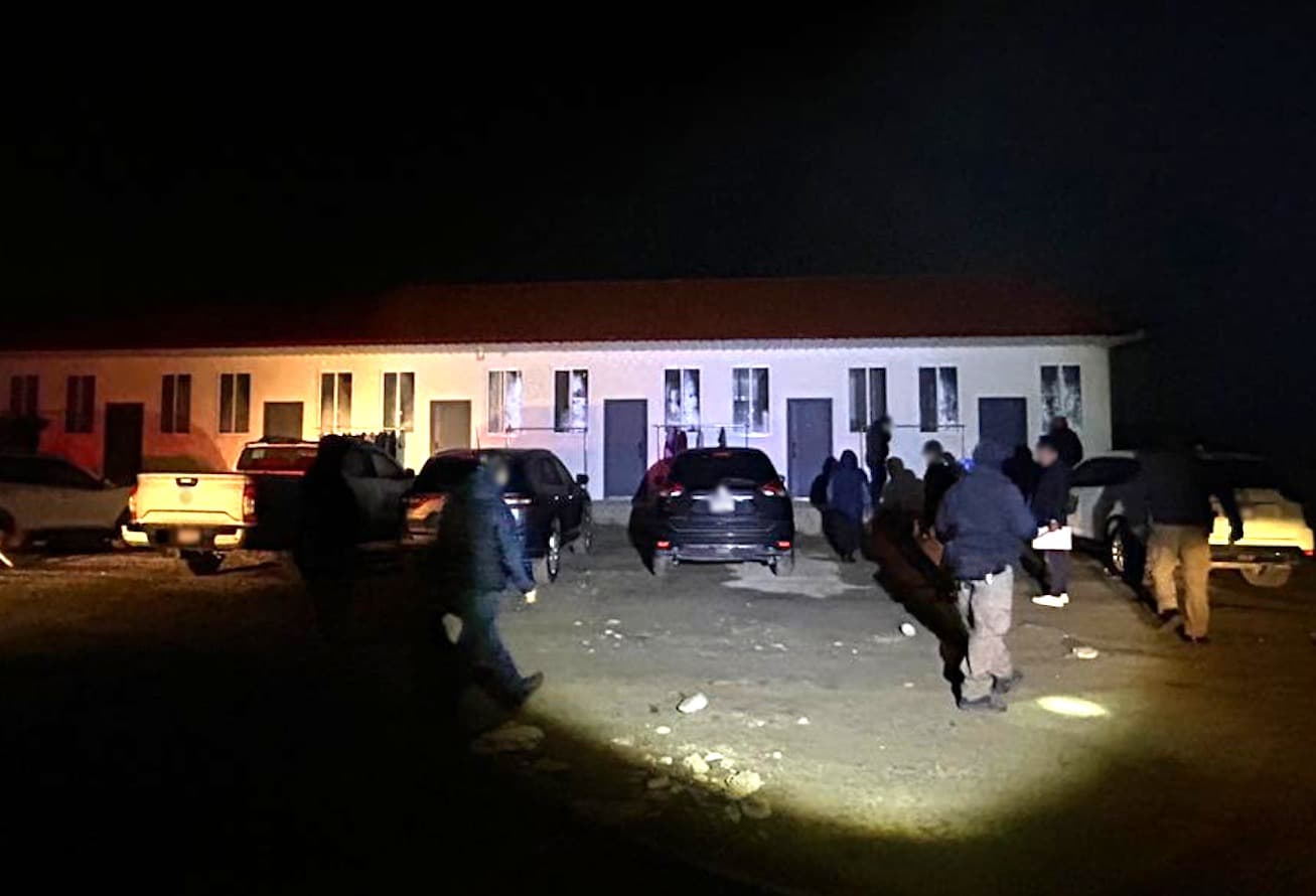 Encuentran a 148 personas de China en inmueble de Hidalgo