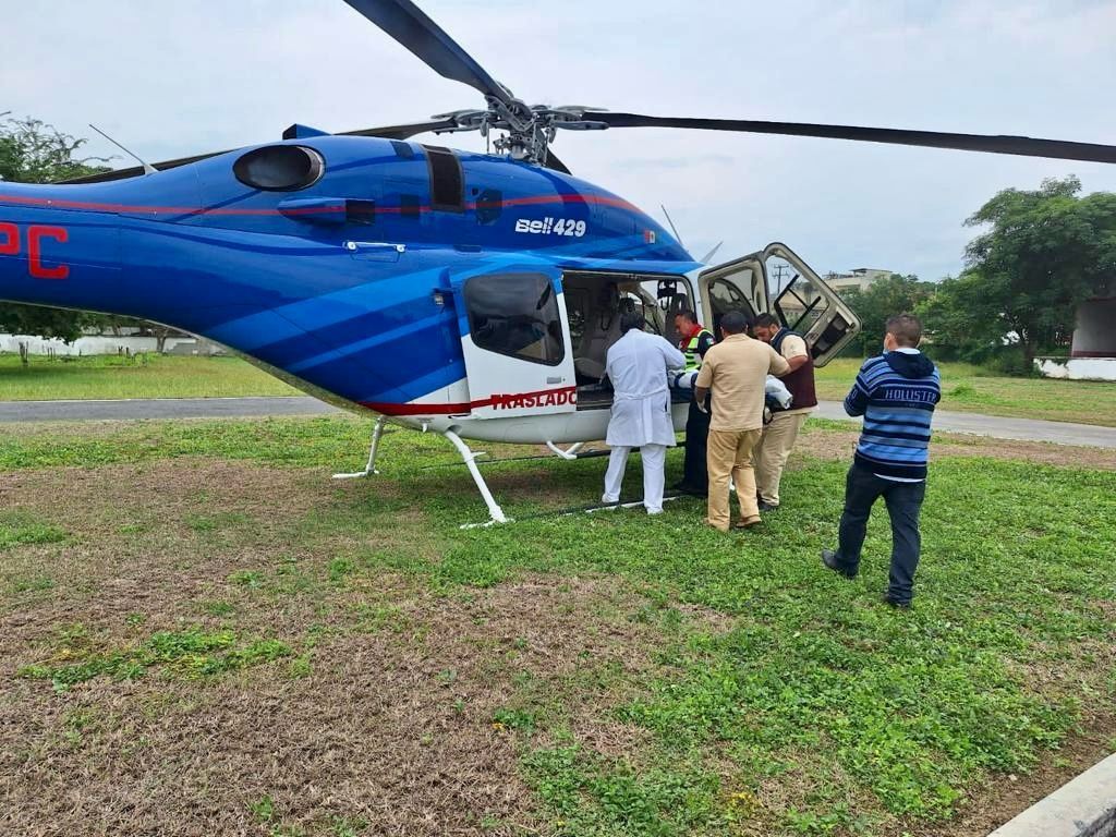 Trasladan vía aérea a menor que sufrió quemaduras con agua caliente, en Huejutla