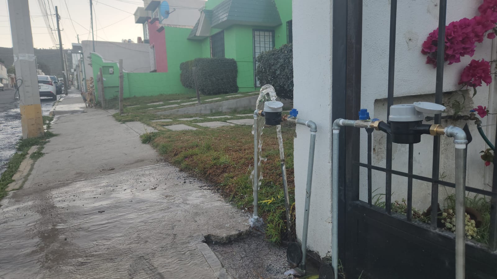 Amagan vecinos de Bosques del Peñar con cerrar bulevar Colosio por falta de agua