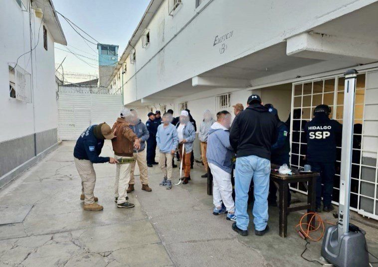Aseguran droga y objetos en operativo a Cereso de Tulancingo