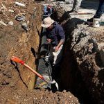 Colapsa línea de agua y causa fuga, en Cubitos