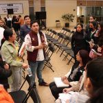 Inhjuve invita a participar en convocatorias para emprendimientos y capacitación El director general del Instituto, Ricardo Olvera Molina, comentó que se busca fortalecer a las y los jóvenes de Hidalgo para que sean agentes de cambio inmediato, porque son las generaciones del ahora, y si se trabaja con ellas, si se les capacita y orienta, podemos consolidar un mejor estado. La primera convocatoria se llama “Trasformando Emprendedores”, dirigida a personas de entre 18 a 29 años que residan en la entidad y tengan iniciativas empresariales en marcha con vías a consolidarse o que requieran fortalecer sus micro, pequeñas o medianas empresas. Con el respaldo del gobierno estatal, encabezado por Julio Menchaca Salazar, se otorgará un apoyo económico de 20 mil pesos para impulsar sus proyectos. Esta convocatoria estará abierta hasta el 29 de febrero. La segunda es “Transformando a través del Talento”, y cierra el 20 de febrero. Esta iniciativa busca apoyar a jóvenes en la realización de actividades de capacitación relacionadas con su enfoque profesional, técnico u ocupacional, a fin de que, a través de ellas, hagan una diferencia en su comunidad. Las personas beneficiadas recibirán 4 mil pesos. Olvera Molina comentó que acciones como estas se logran gracias al trabajo conjunto y el respaldo que brinda la encargada del Despacho de la Secretaría de Bienestar e Inclusión Social (Sebiso), Neyda Naranjo Baltazar, quien ha demostrado un profundo interés en el desarrollo integral de las juventudes de nuestro estado. Quienes deseen participar en estas convocatorias pueden consultar las bases en las redes sociales del Inhjuve o en el sitio https://juventud.hidalgo.gob.mx/Convocatorias