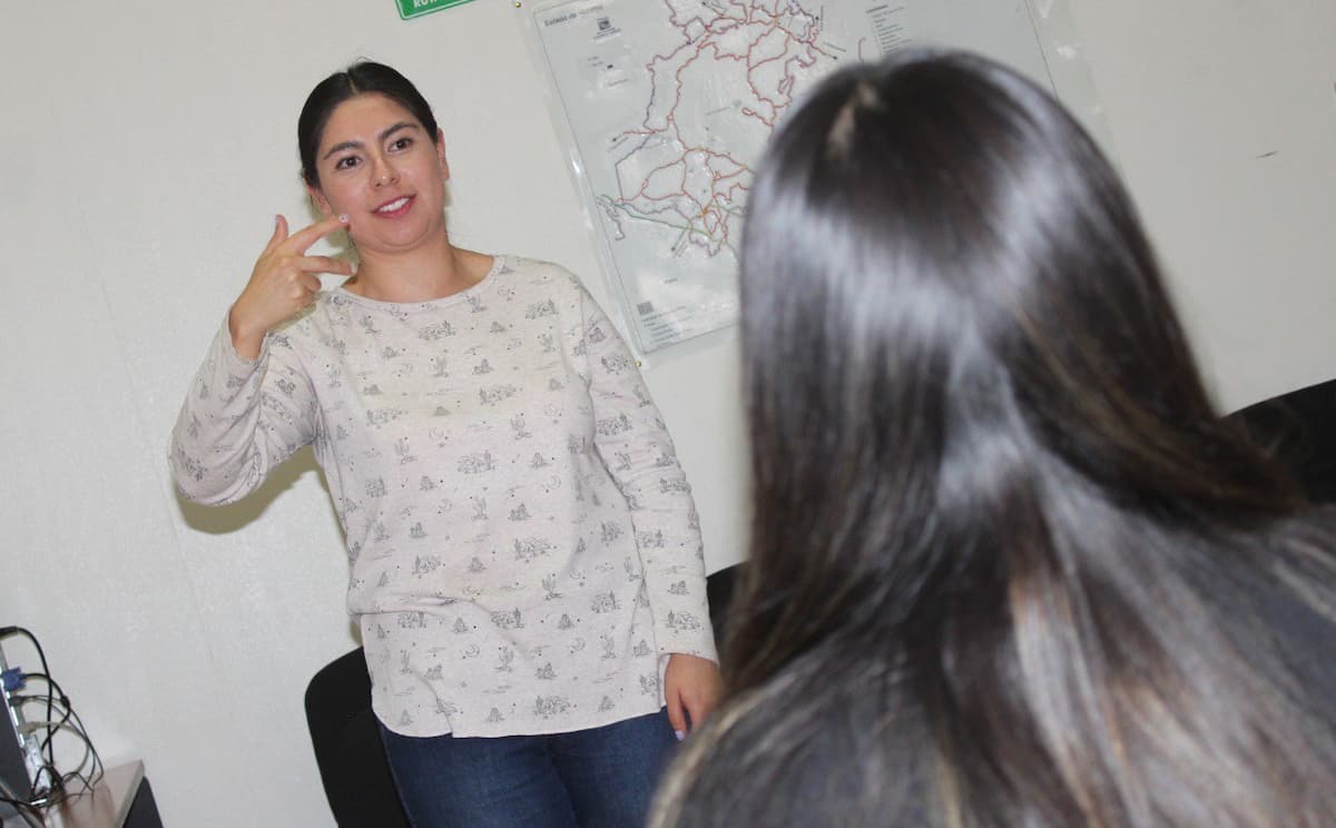 Con formación en lengua de señas mexicana Sebiso busca crecimiento social incluyente