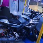 Toman medidas en Tuzobús por transportar motocicleta