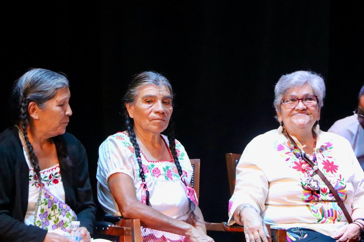 Reconocen labor de cocineras tradicionales y artesanas hidalguenses