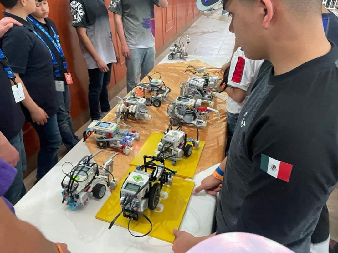 Robótica hidalguense, construyendo pequeños agentes de cambio