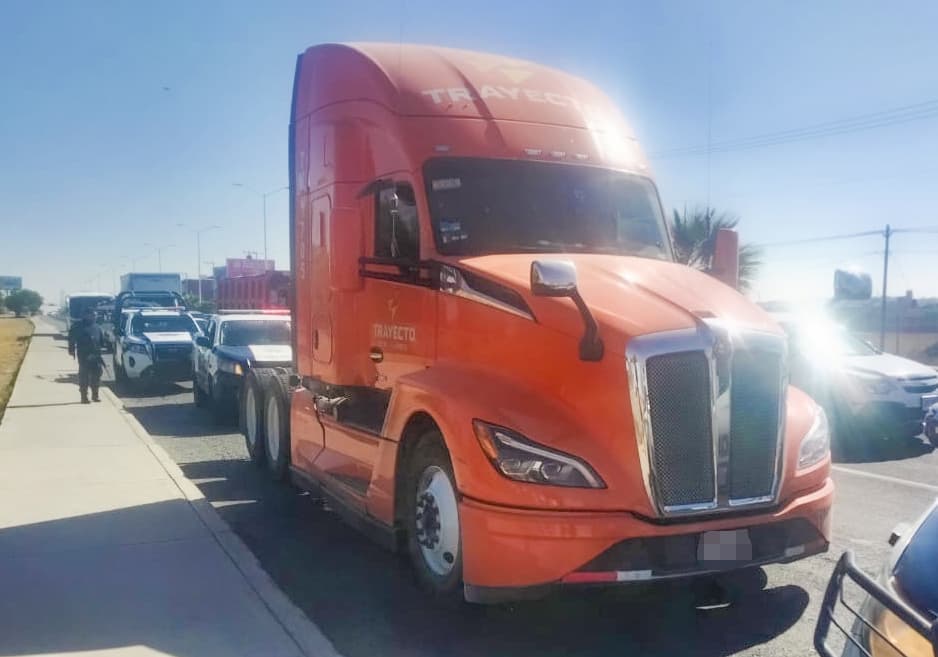 Recuperan tractocamión robado en la México – Pachuca