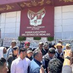Manifestantes permiten salida de trabajadores de Gobierno tres siete horas