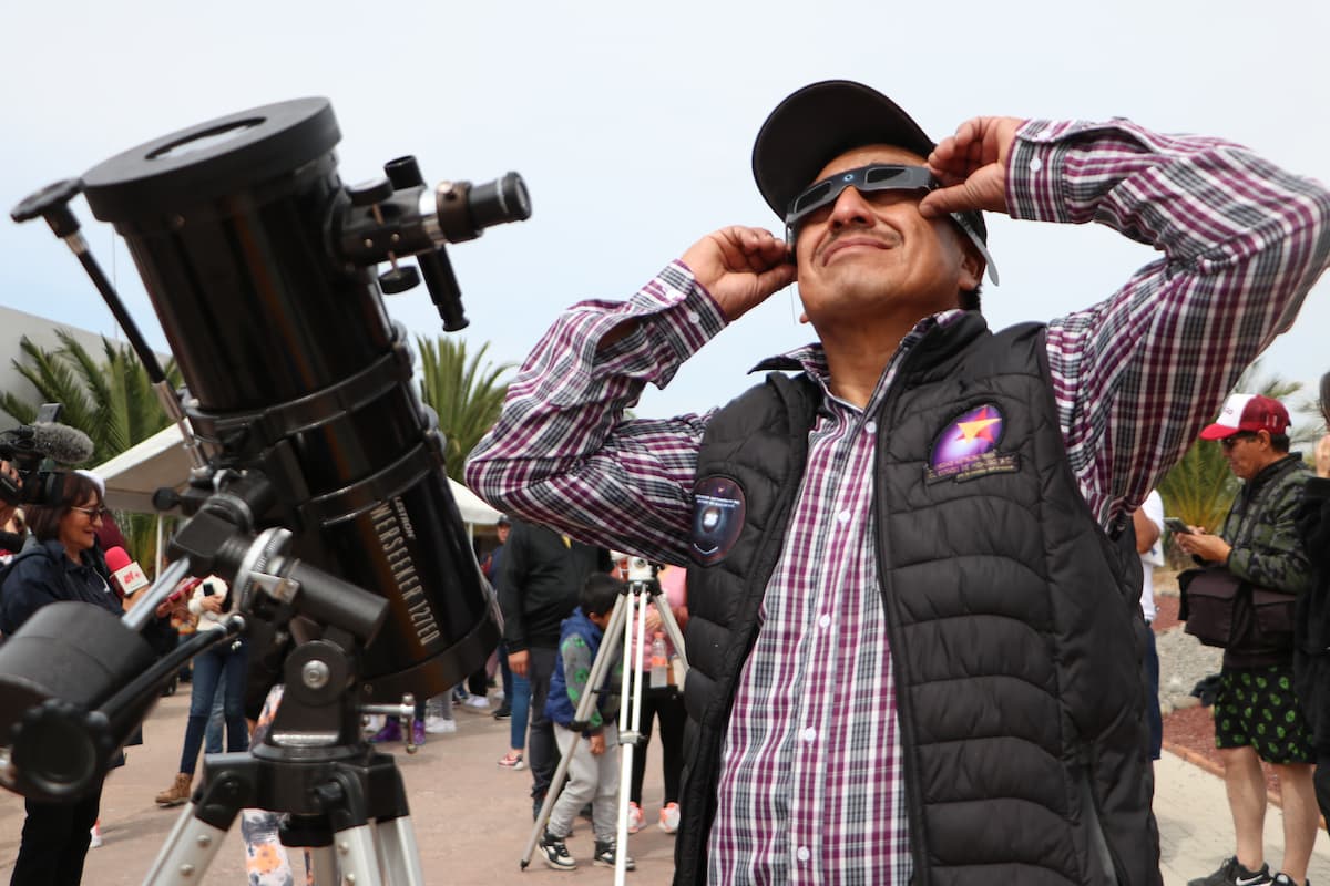 Alistan actividades para observar eclipse solar en plaza Juárez