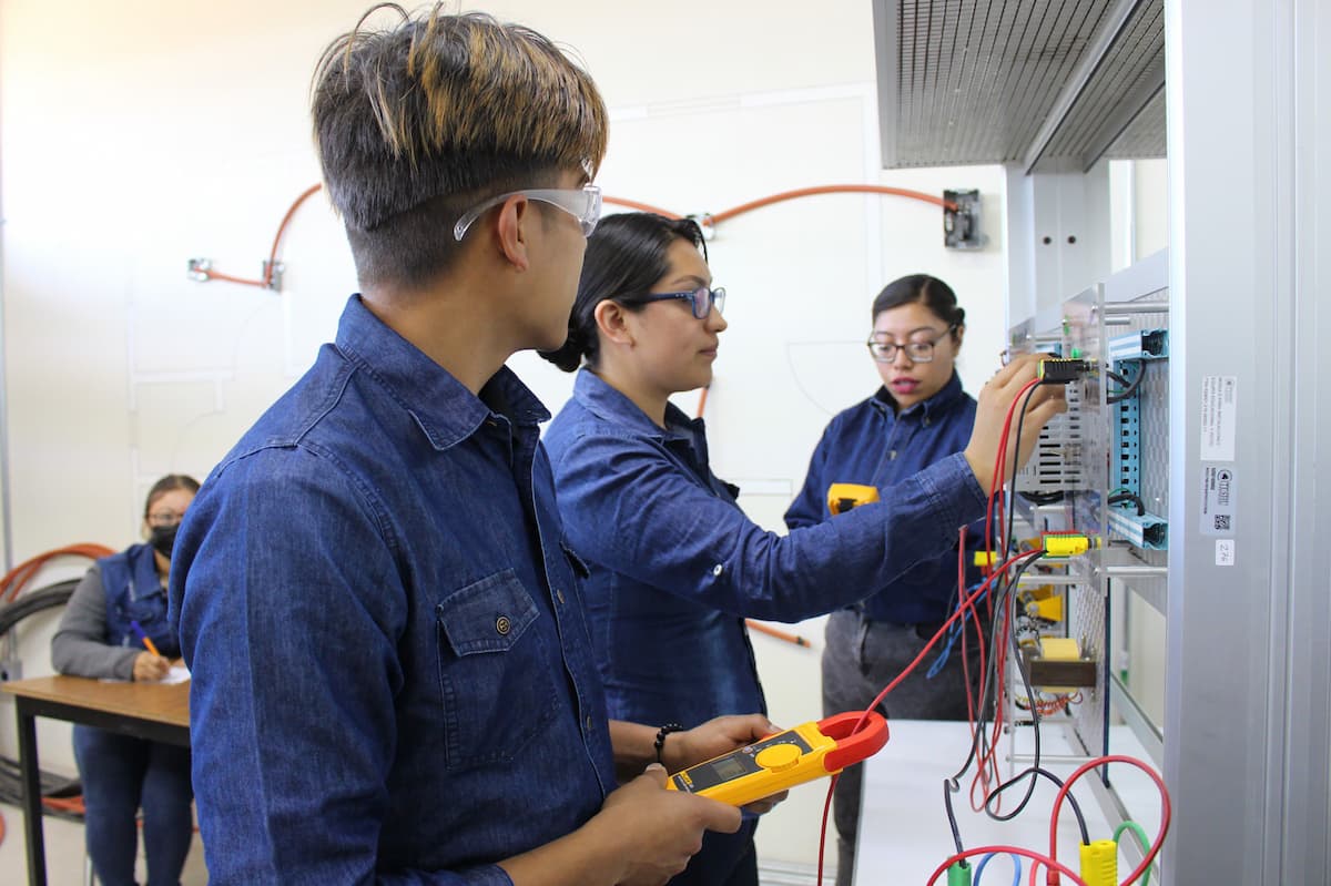 ITESHU realiza proyecto de eficiencia energética