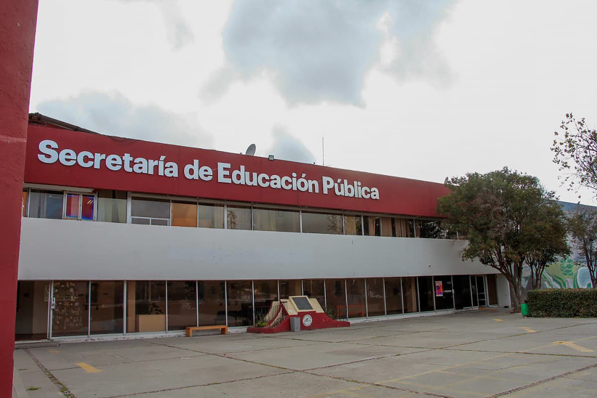 Signan convenio de colaboración SEPH-UPMH y la PGJEH