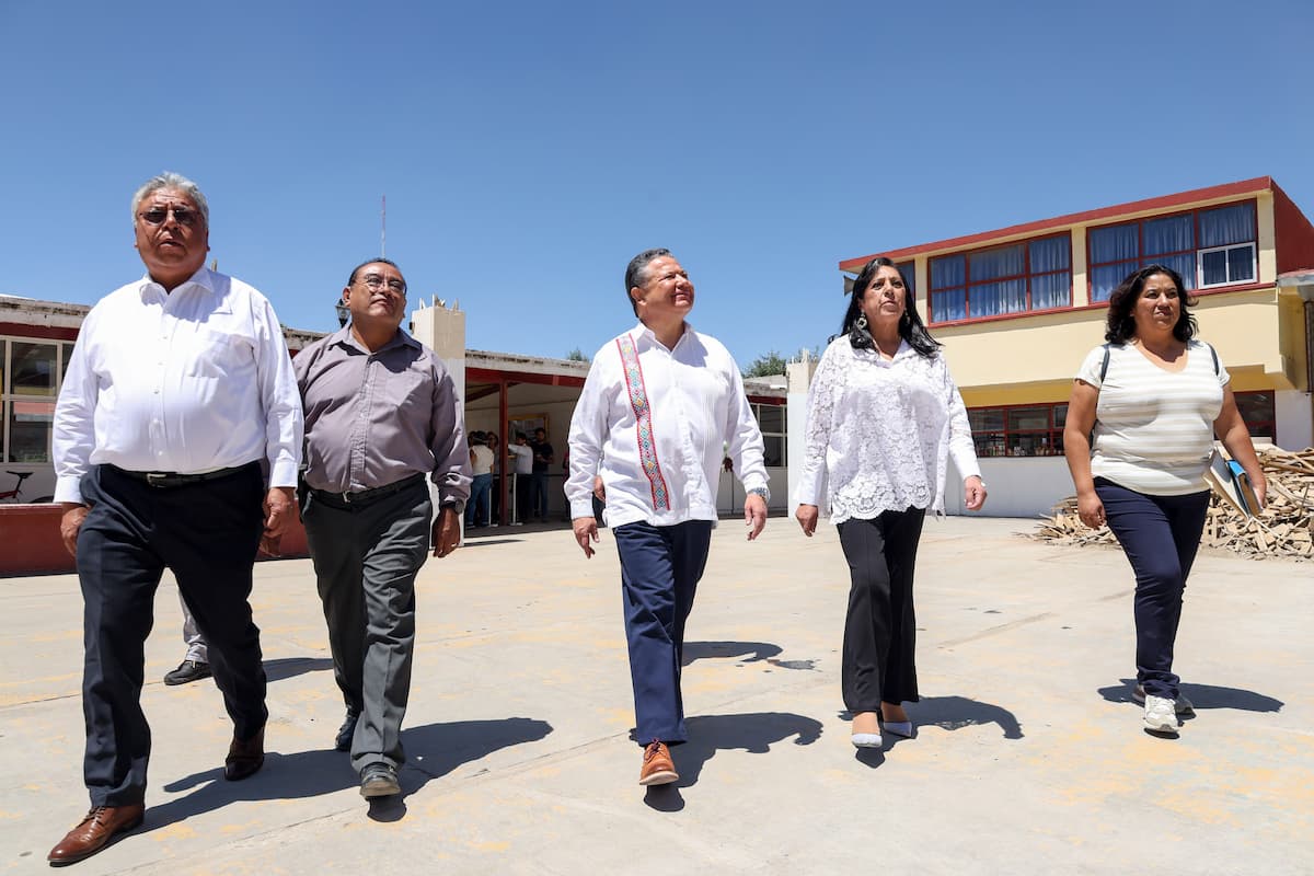 Realiza gobernador recorrido por planteles educativos de la región del Altiplano