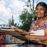 Destaca artesana del Valle del Mezquital en premio de promoción cultural
