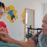 La fisioterapia mejora la salud de personas mayores de 60 años