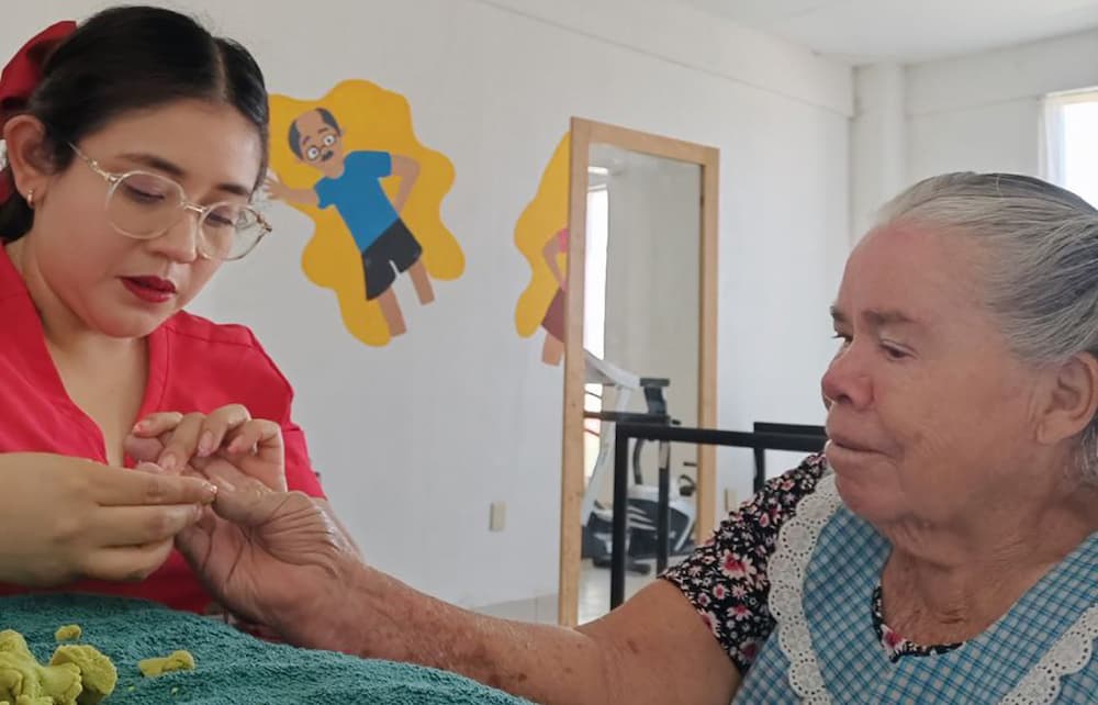 La fisioterapia mejora la salud de personas mayores de 60 años