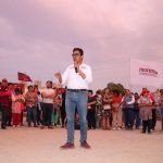 Eduardo Medécigo realiza toque de puertas en El Saucillo