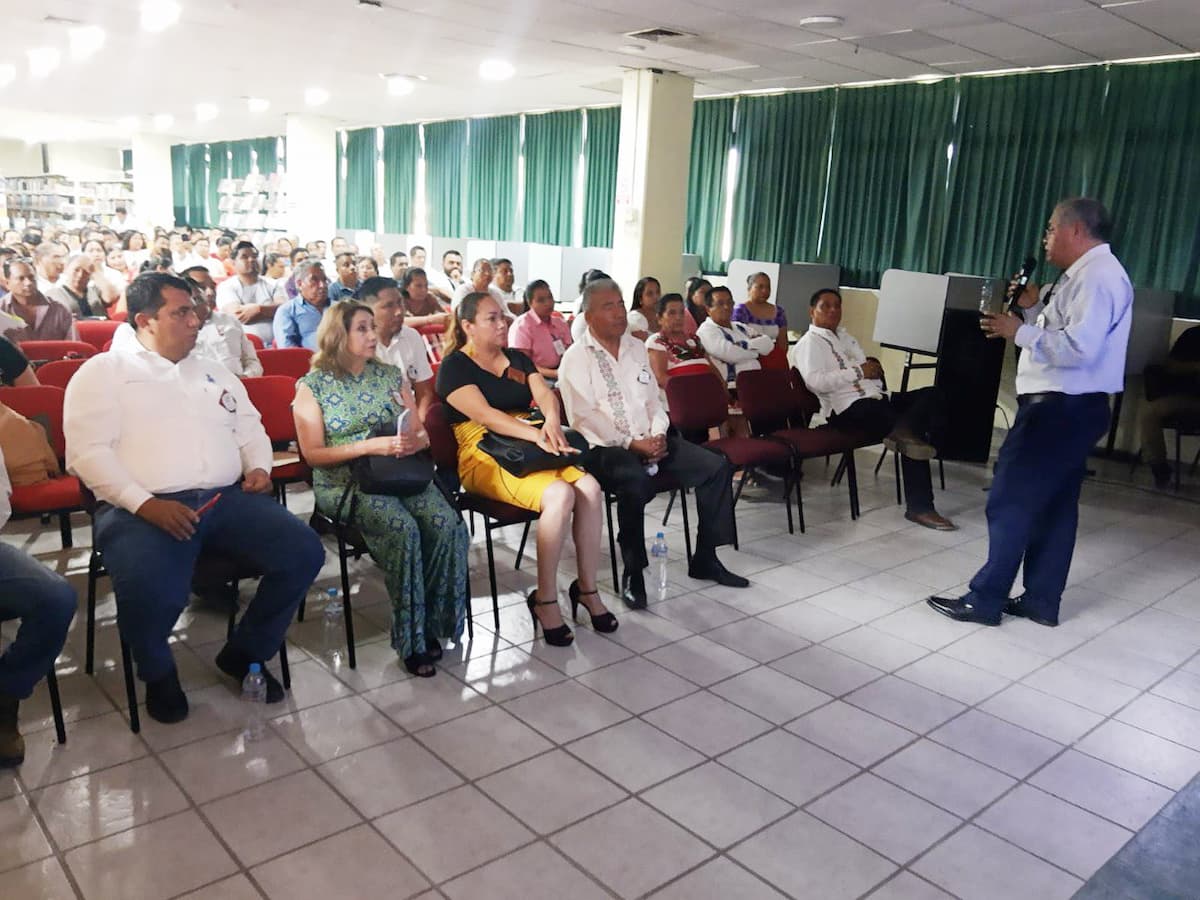 Realiza IHE encuentro demostrativo de experiencias pedagógicas de Primaria Indígena en Huejutla